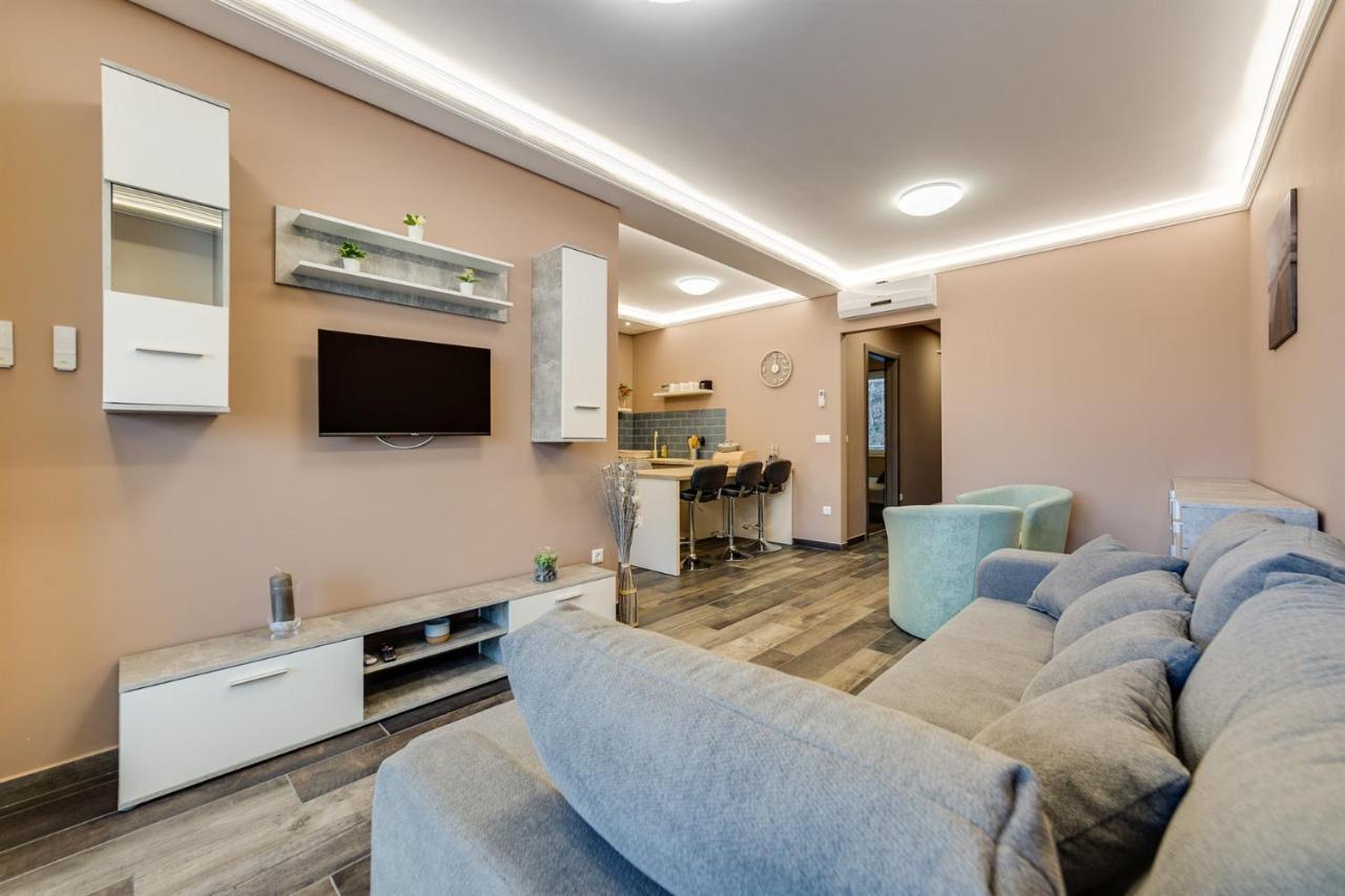 Forest Foeldvar Apartmanok By Bltn Balatonföldvár Exteriér fotografie