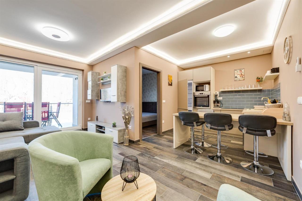 Forest Foeldvar Apartmanok By Bltn Balatonföldvár Exteriér fotografie